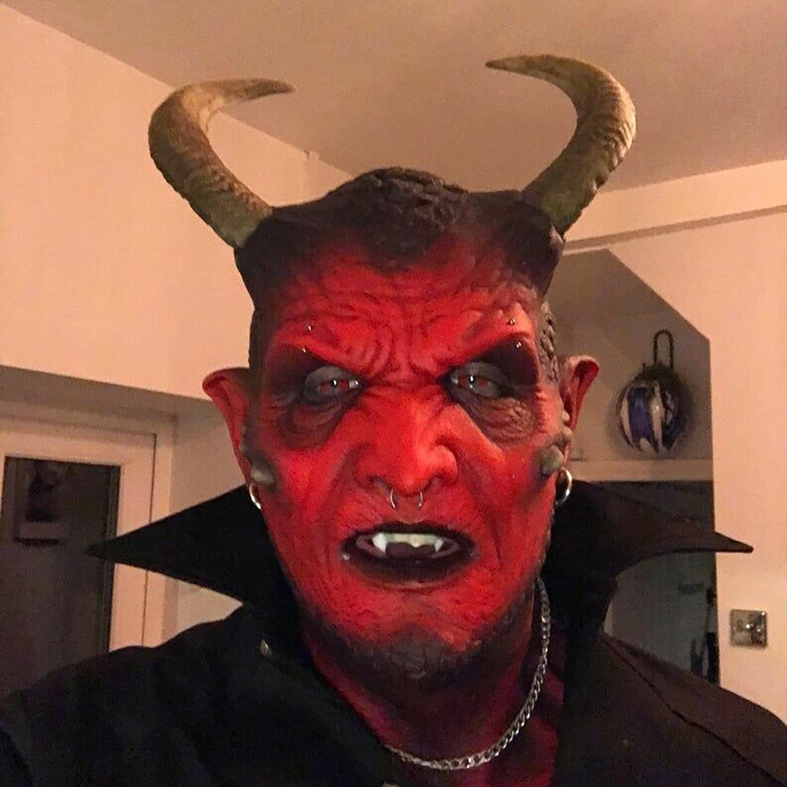 Kari-iblis lateks maske şeytan - Prank Toys incelemesi ve fiyatı